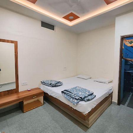 Shree Trilokeshwar Guesthouse 乌贾因 外观 照片