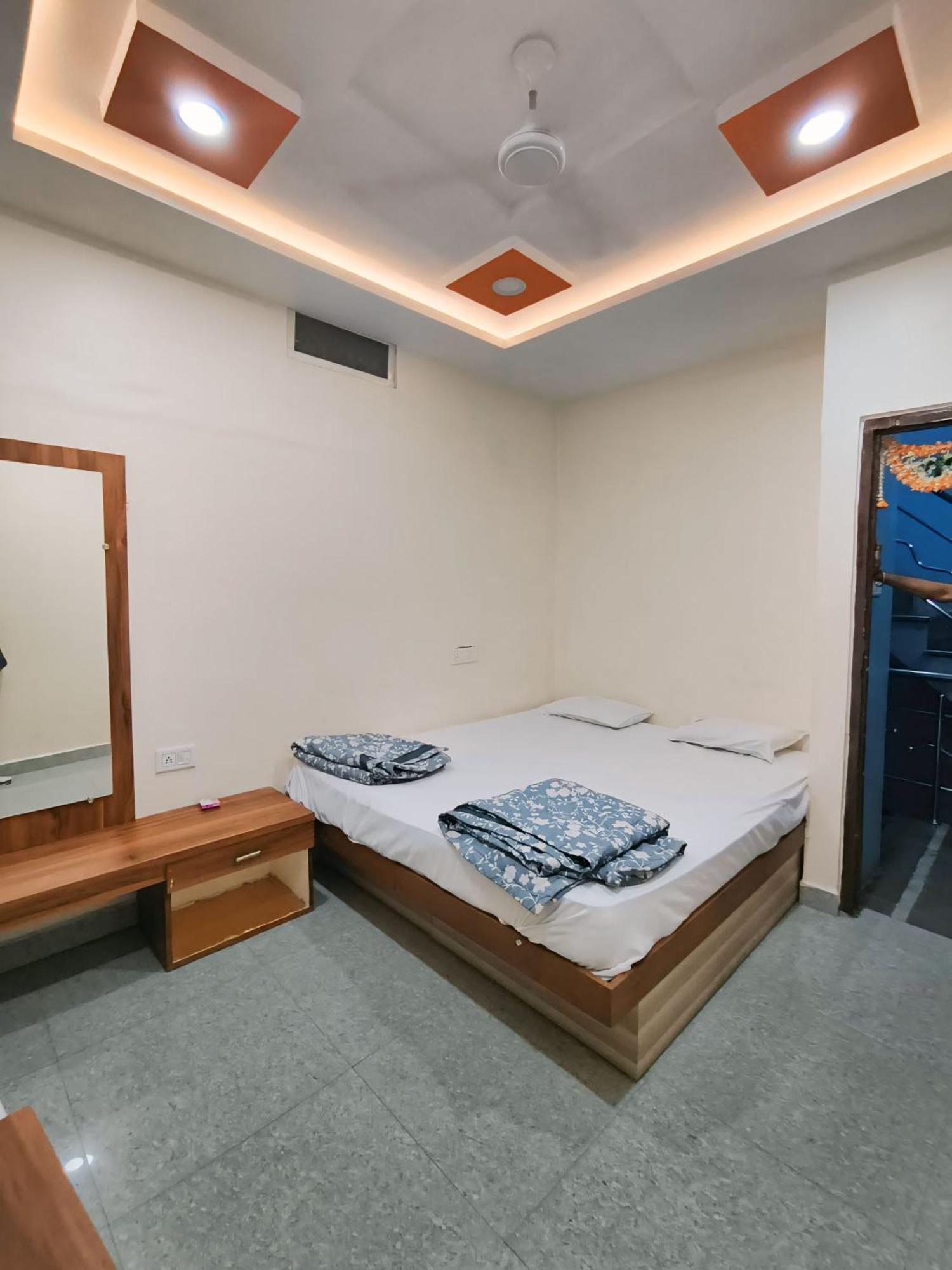 Shree Trilokeshwar Guesthouse 乌贾因 外观 照片