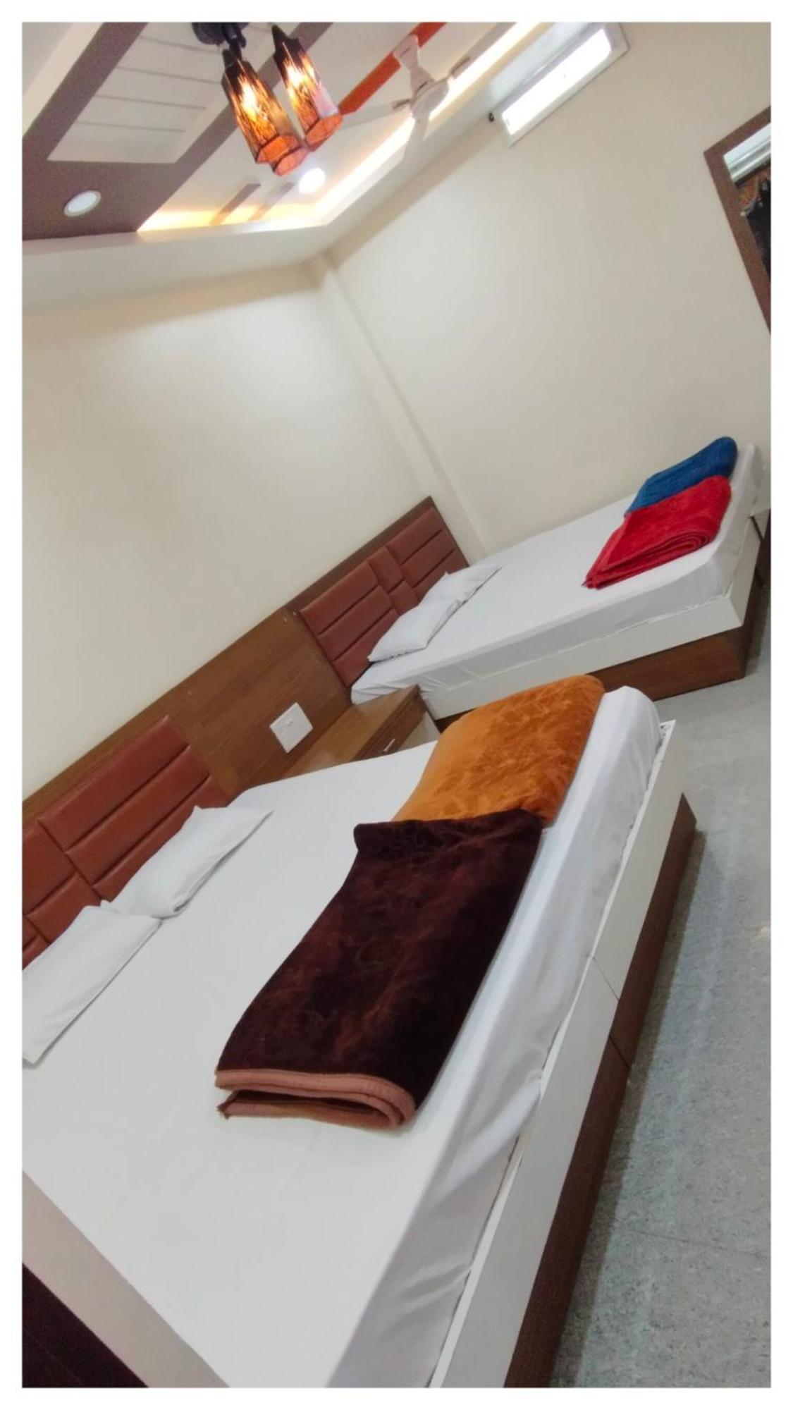 Shree Trilokeshwar Guesthouse 乌贾因 外观 照片